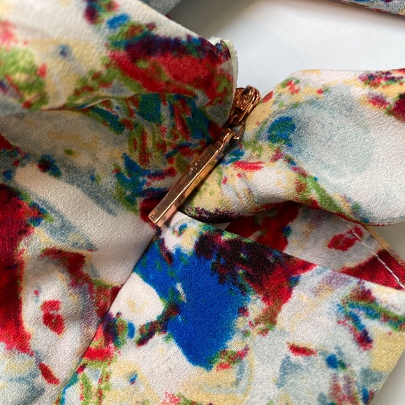 CARMEN MARC VALVO Printed Cross Over Back Dress - Picture 8 of 8